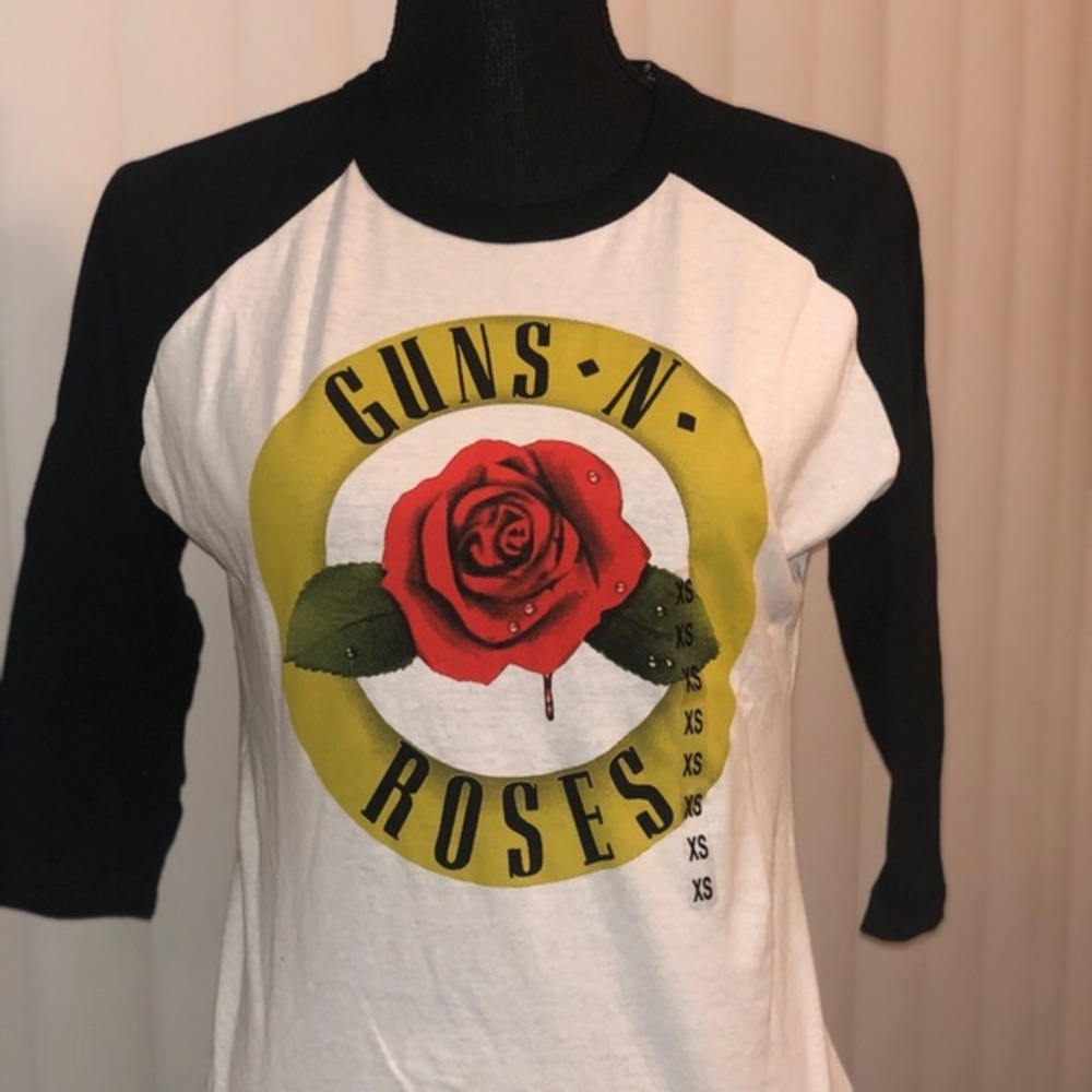 NWT Juniors Guns & Roses Raglan tee